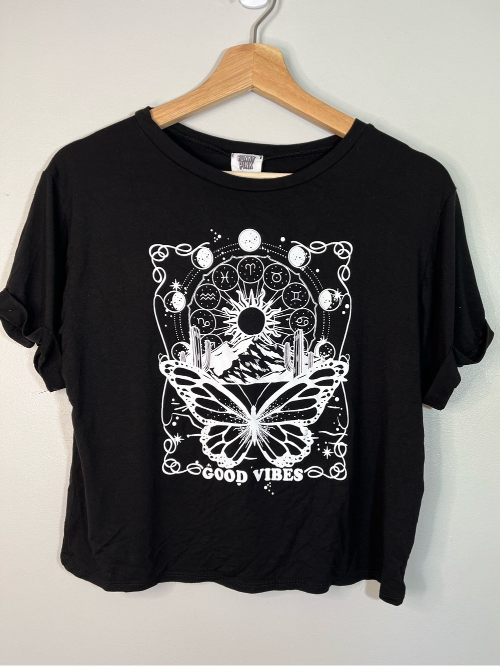 Funky Pink Good Vibes Black Cropped Graphic Tee T-Shirt Top Women’s Small